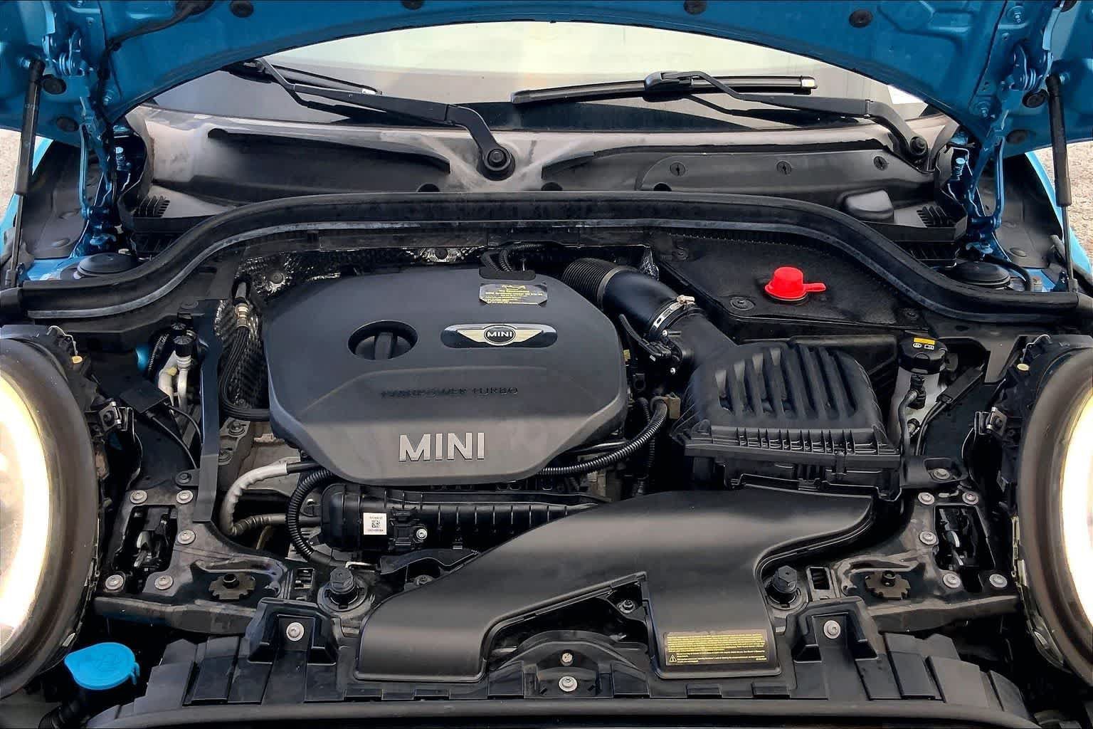 Used 2015 MINI Cooper 4-Door Hardtop FWD image 9