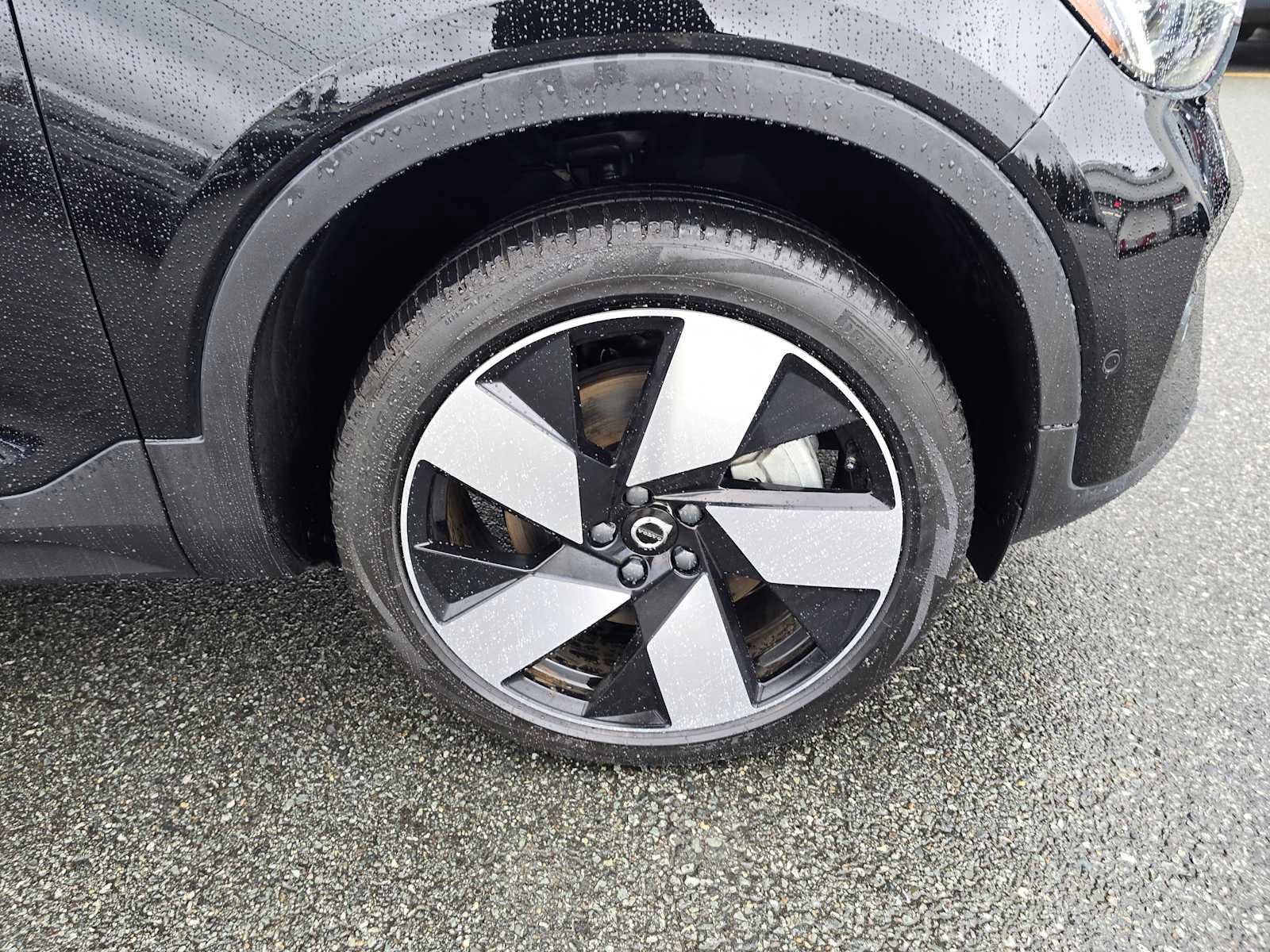 Used 2023 Volvo XC40 Recharge Ultimate w/ Protection Package Premier image 9