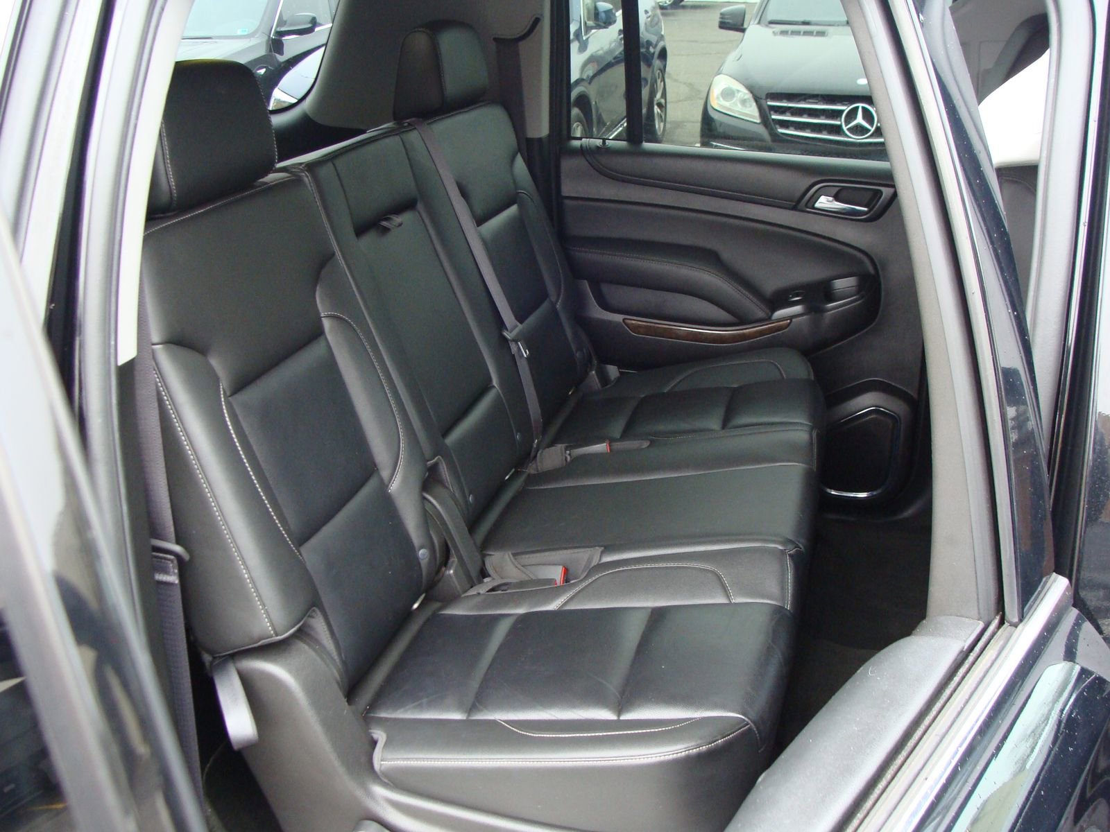 Used 2016 Chevrolet Suburban LT image 12