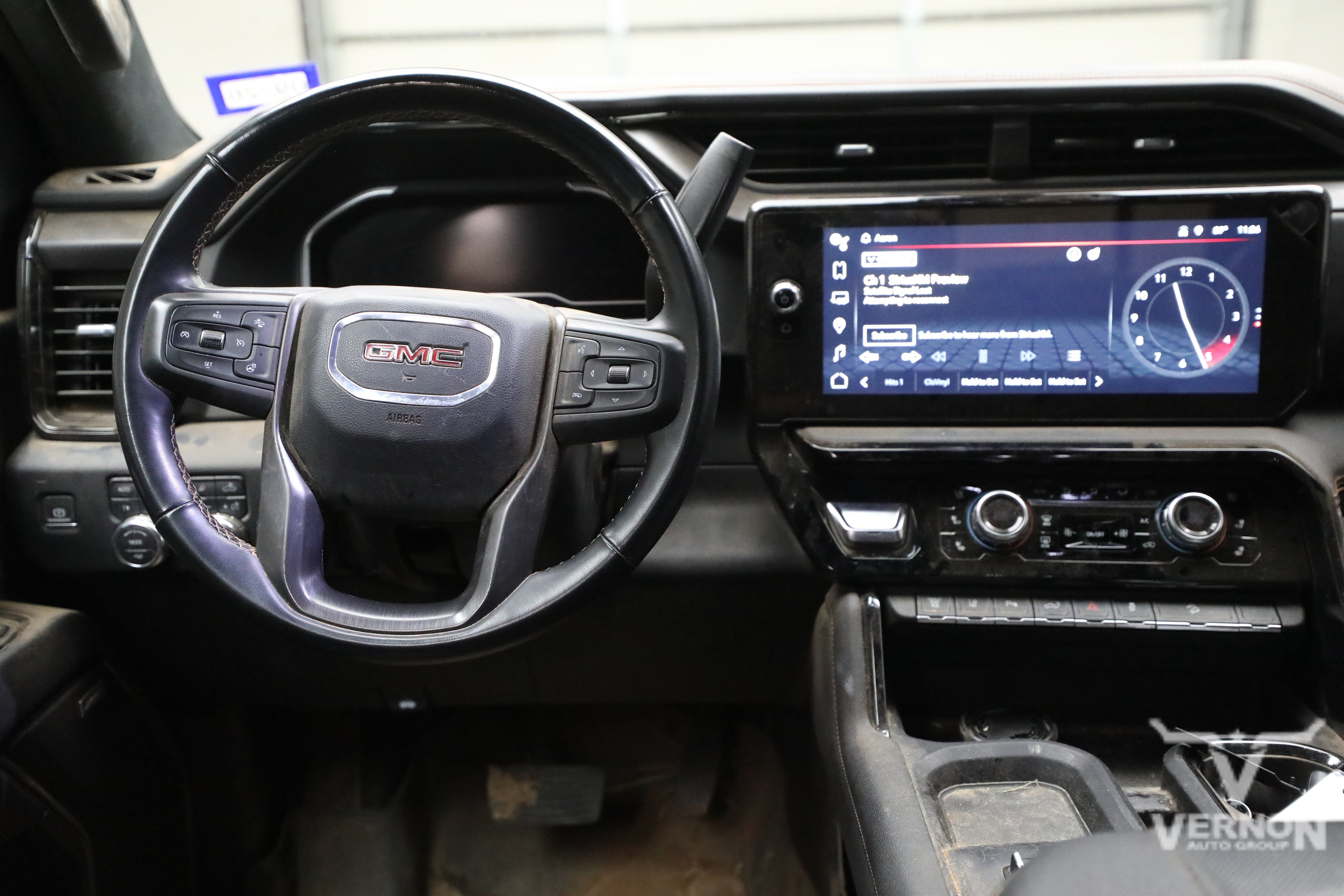 Used 2024 GMC Sierra 2500 AT4 w/ AT4 Preferred Package AWD/4WD image 8
