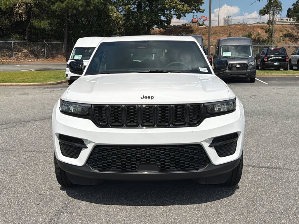 Used 2024 Jeep Grand Cherokee Altitude AWD/4WD image 2