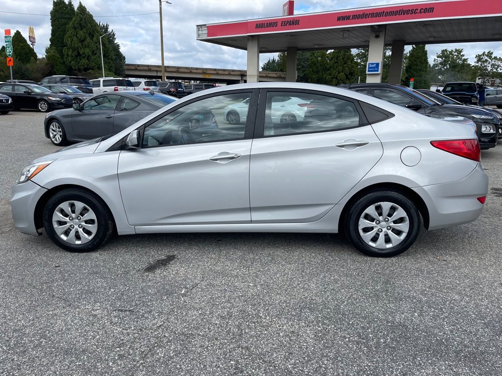 Used 2015 Hyundai Accent GLS image 2
