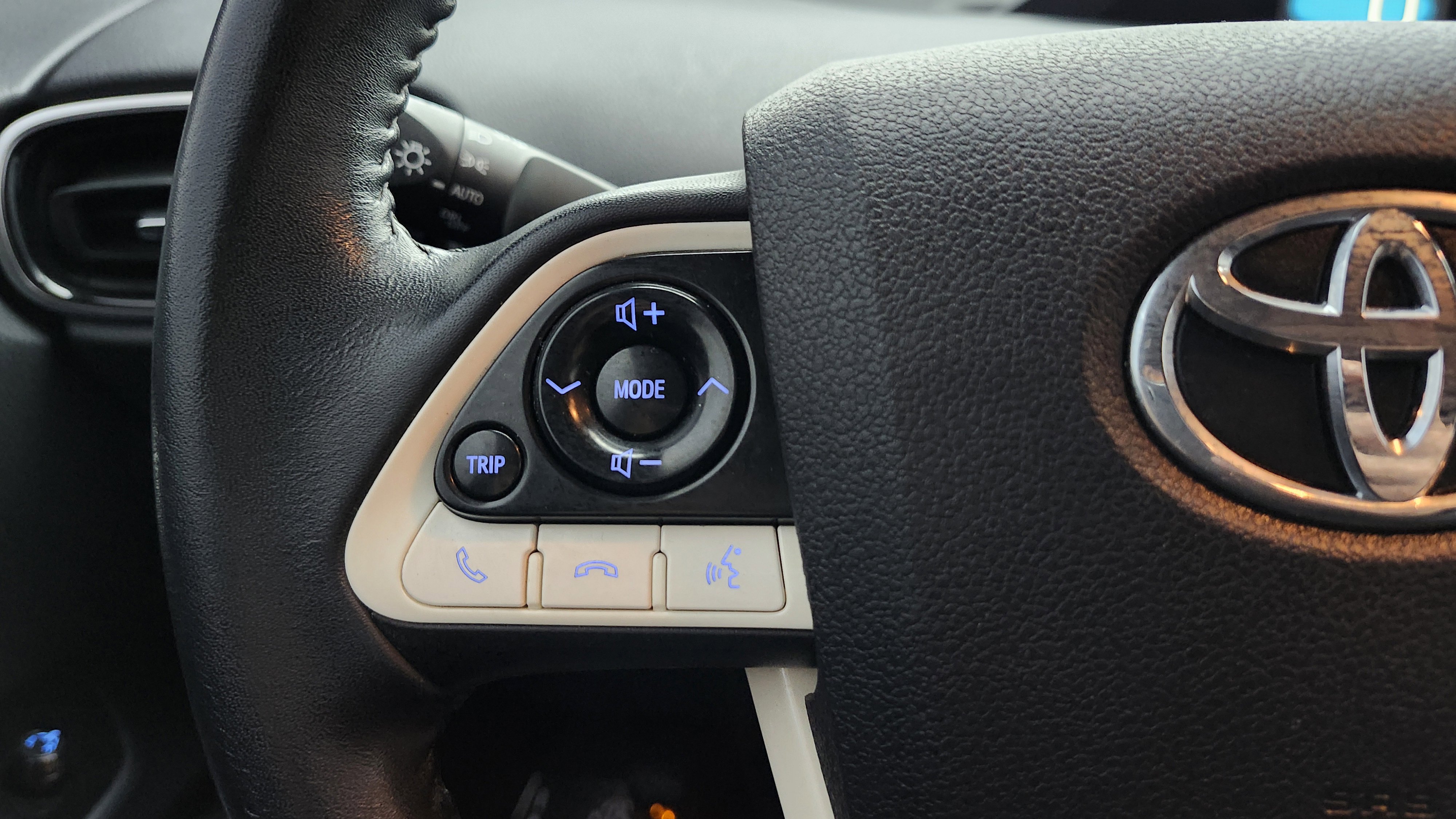 Used 2017 Toyota Prius Four image 37