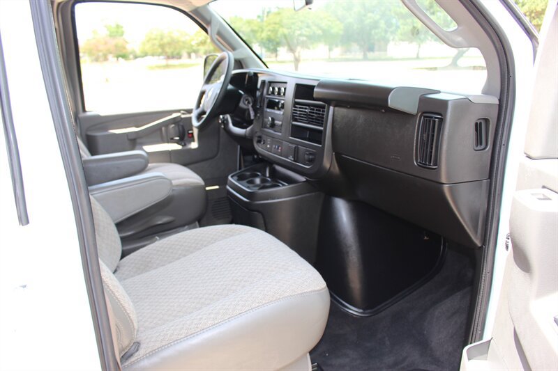 Used 2025 Chevrolet Express 3500 LS RWD image 18