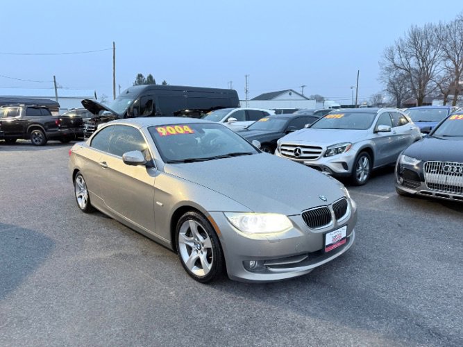 Used 2011 BMW 335i Convertible image 2
