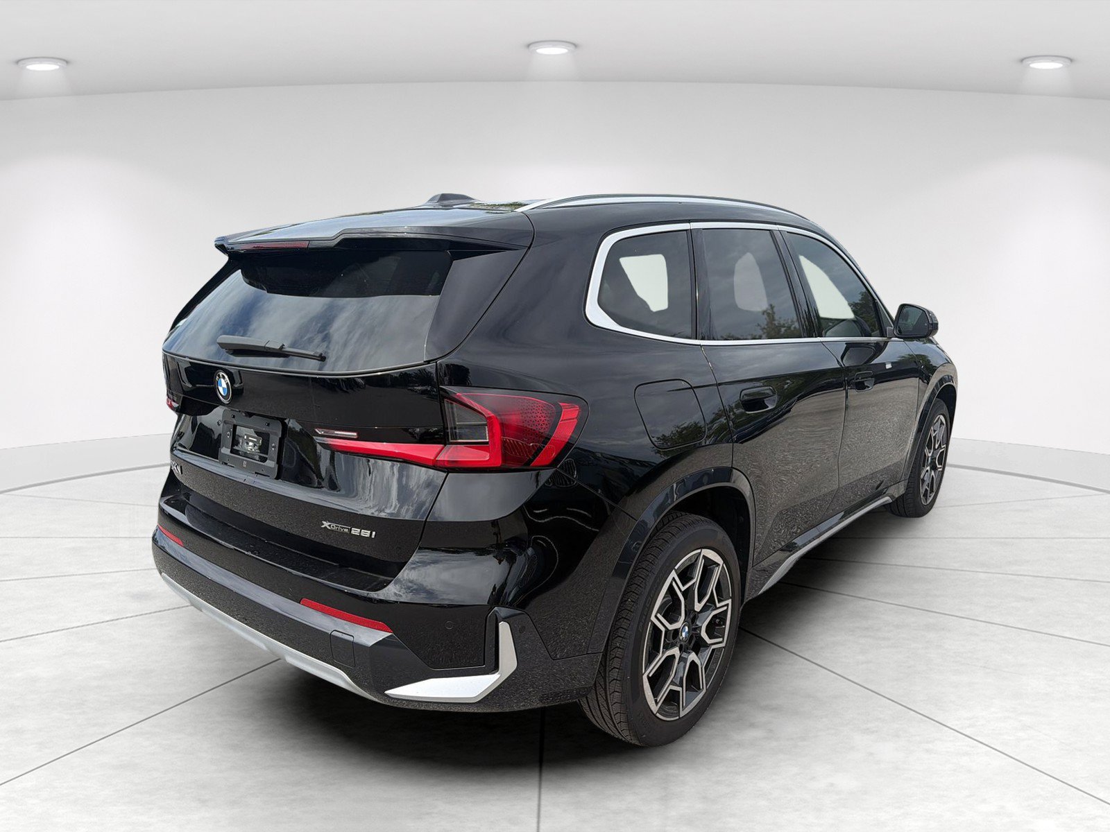New 2026 BMW X1 xDrive28i w/ Convenience Package AWD/4WD image 4