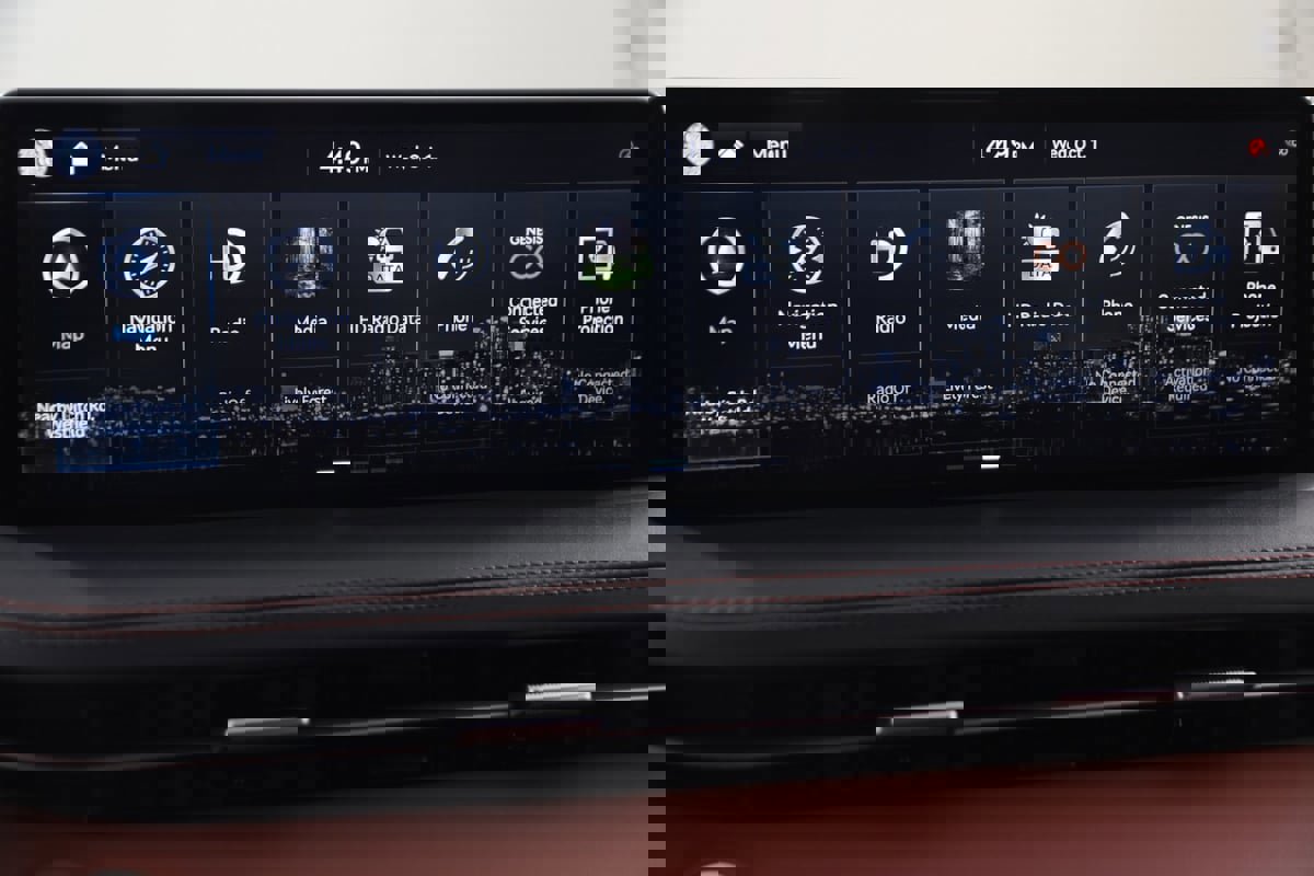 Used 2023 Genesis GV70 2.5T w/ Sport Prestige Package image 39