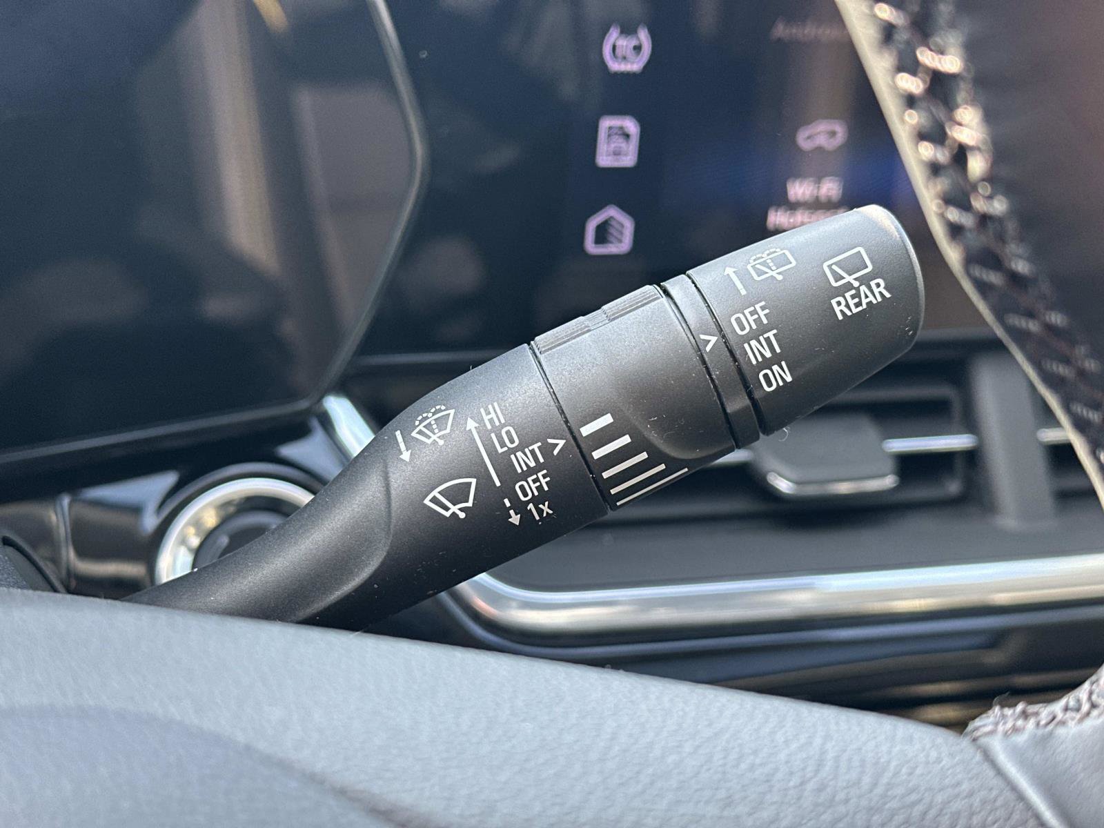 Used 2025 Chevrolet Trax ACTIV w/ Sunroof Package image 23