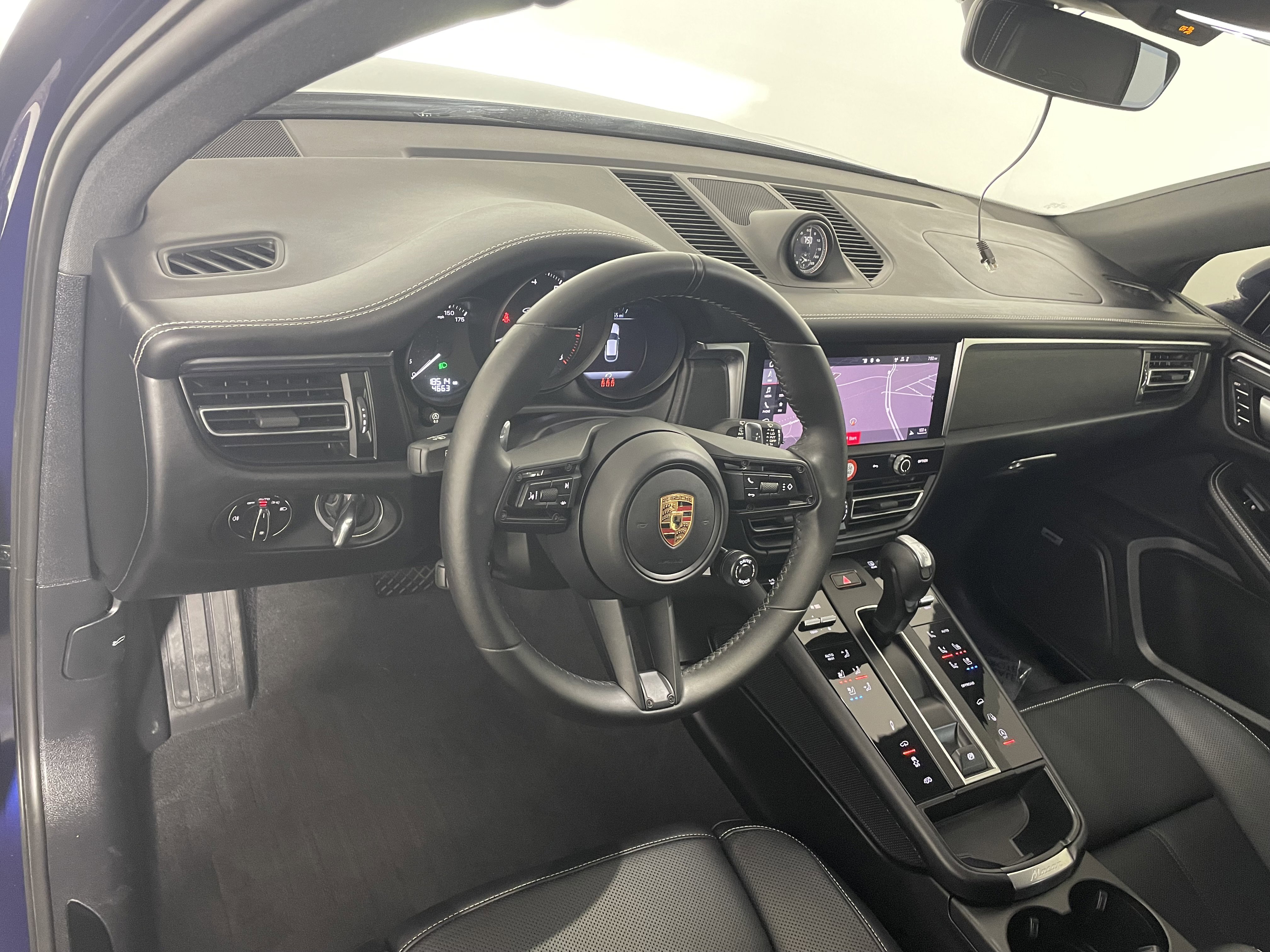 Certified 2024 Porsche Macan GTS image 4