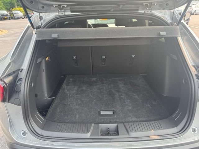Used 2025 Chevrolet Trax RS w/ Sunroof Package FWD image 13
