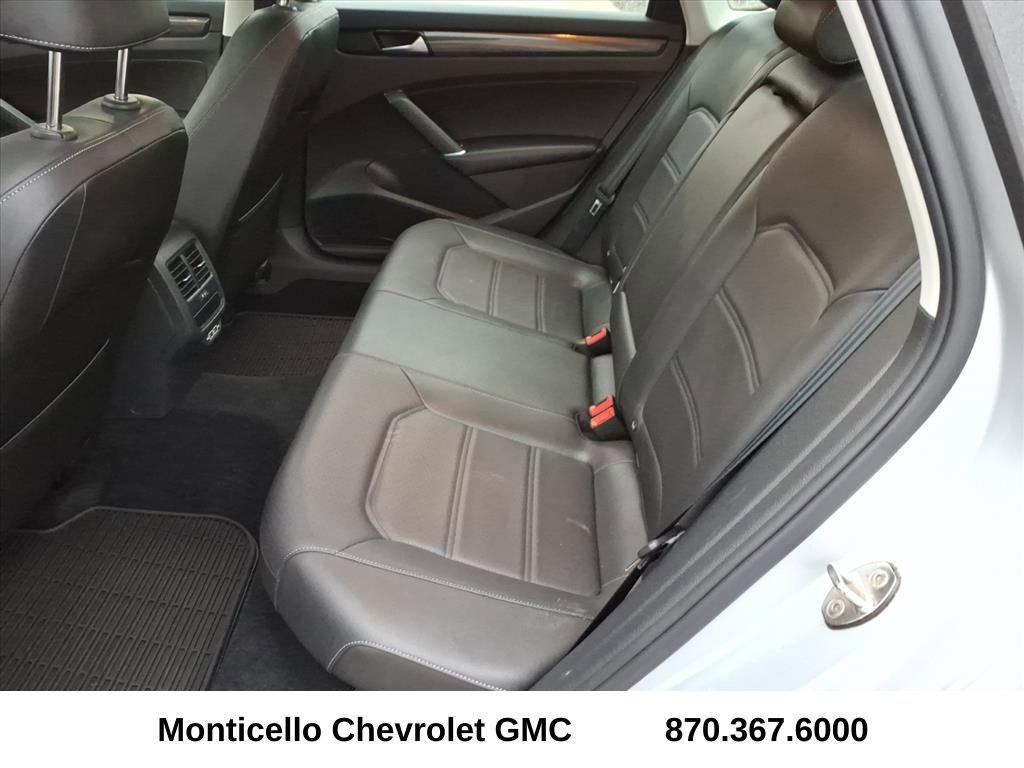 Used 2020 Volkswagen Passat 2.0T R-Line image 11