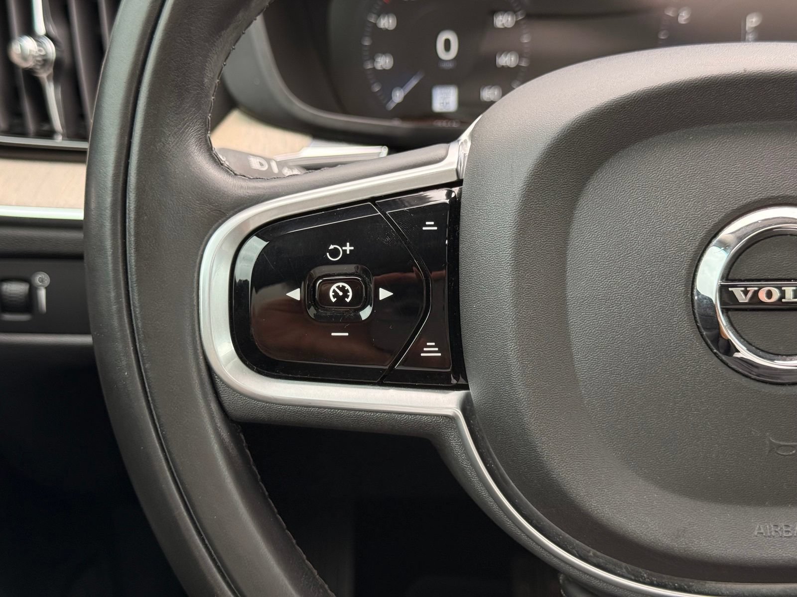 Used 2018 Volvo XC60 T5 Inscription w/ Convenience Package AWD/4WD image 29