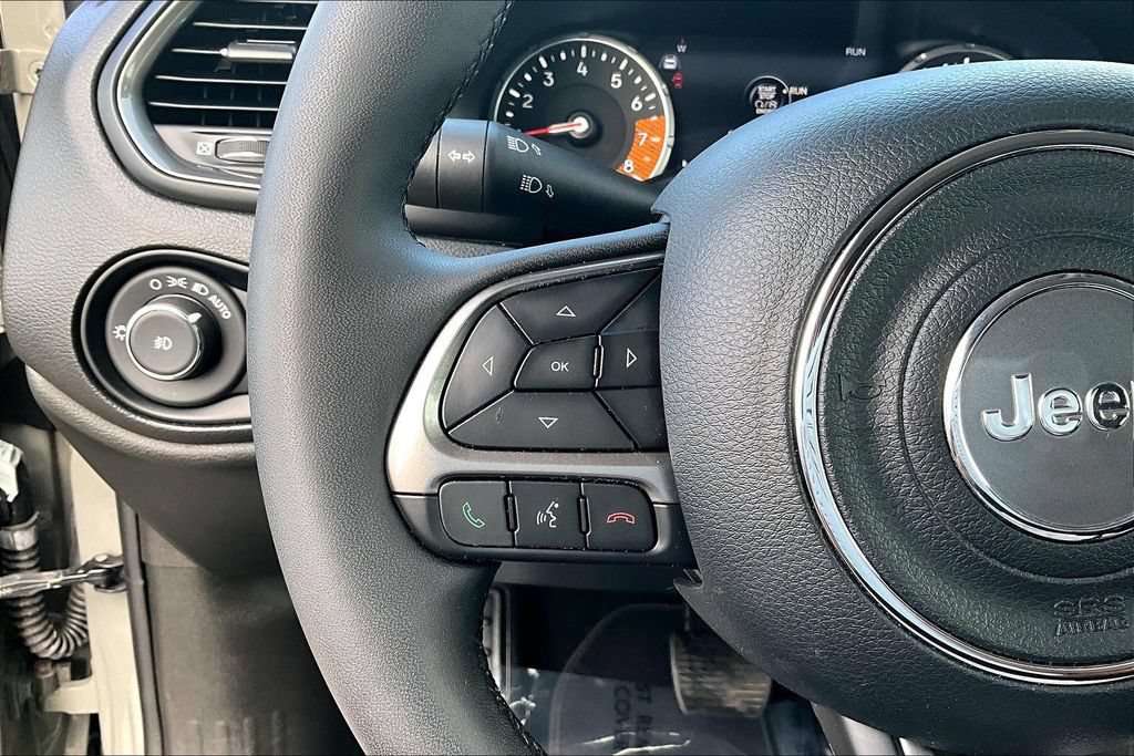 Used 2022 Jeep Renegade Latitude AWD/4WD image 13