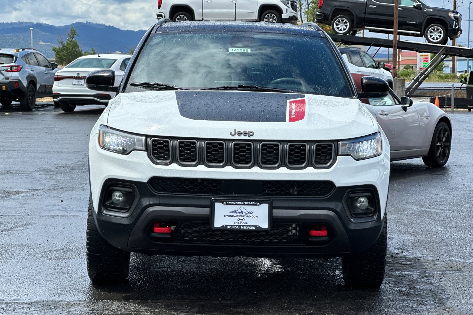 Used 2025 Jeep Compass Trailhawk w/ Trailer Tow Group AWD/4WD image 9