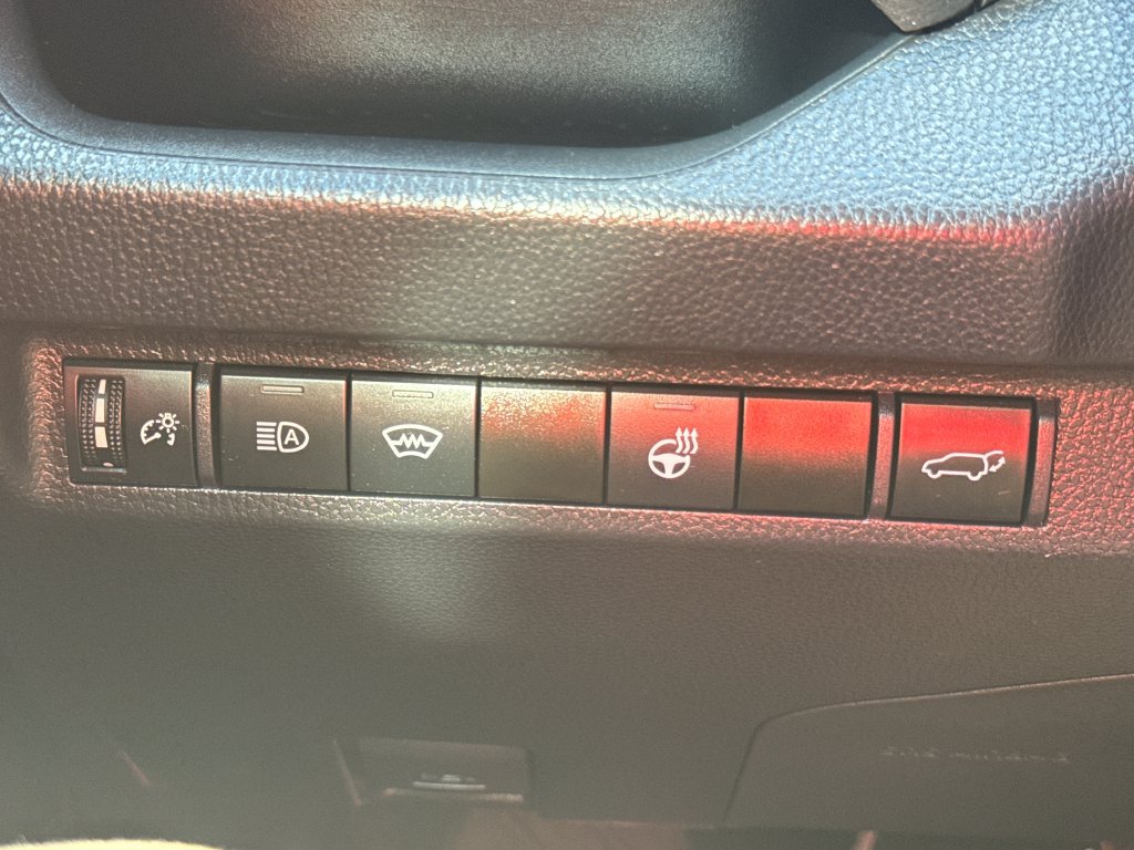 Used 2025 Toyota RAV4 XLE w/ Convenience Package AWD/4WD image 33