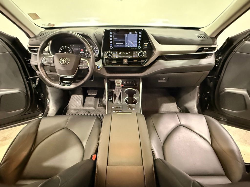 Used 2020 Toyota Highlander XLE image 21