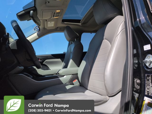 Used 2021 Toyota Highlander XLE AWD/4WD image 23