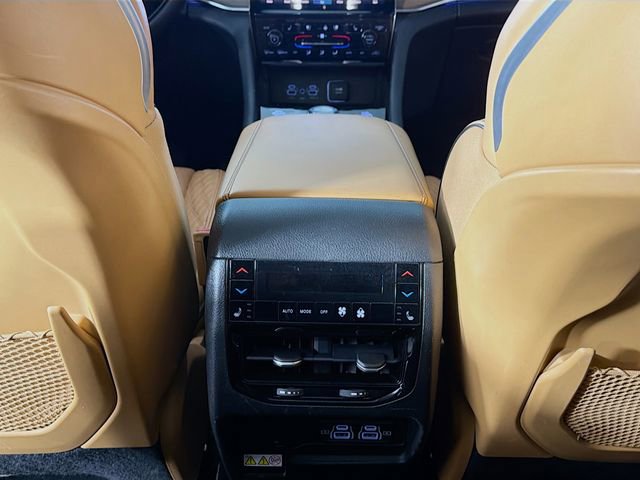 Used 2022 Jeep Grand Cherokee L Summit w/ Luxury Tech Group V image 31