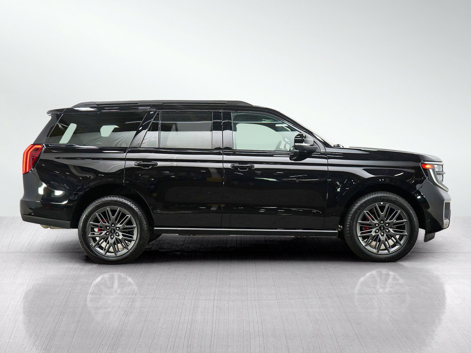 Used 2025 Ford Expedition Platinum w/ Stealth Performance Package AWD/4WD image 7