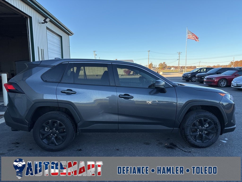 Used 2022 Toyota RAV4 LE image 6