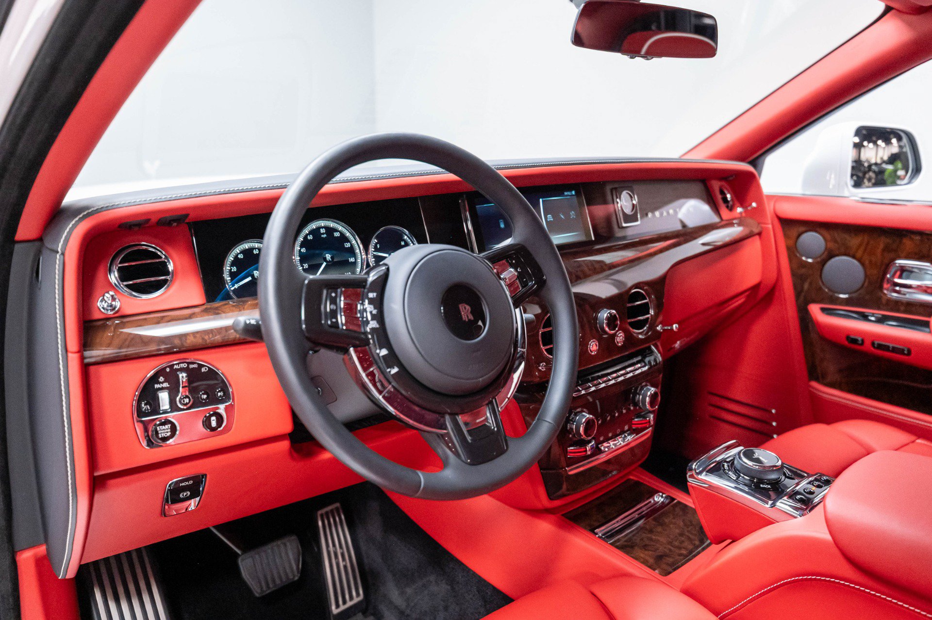 Used 2019 Rolls-Royce Phantom Sedan RWD image 13