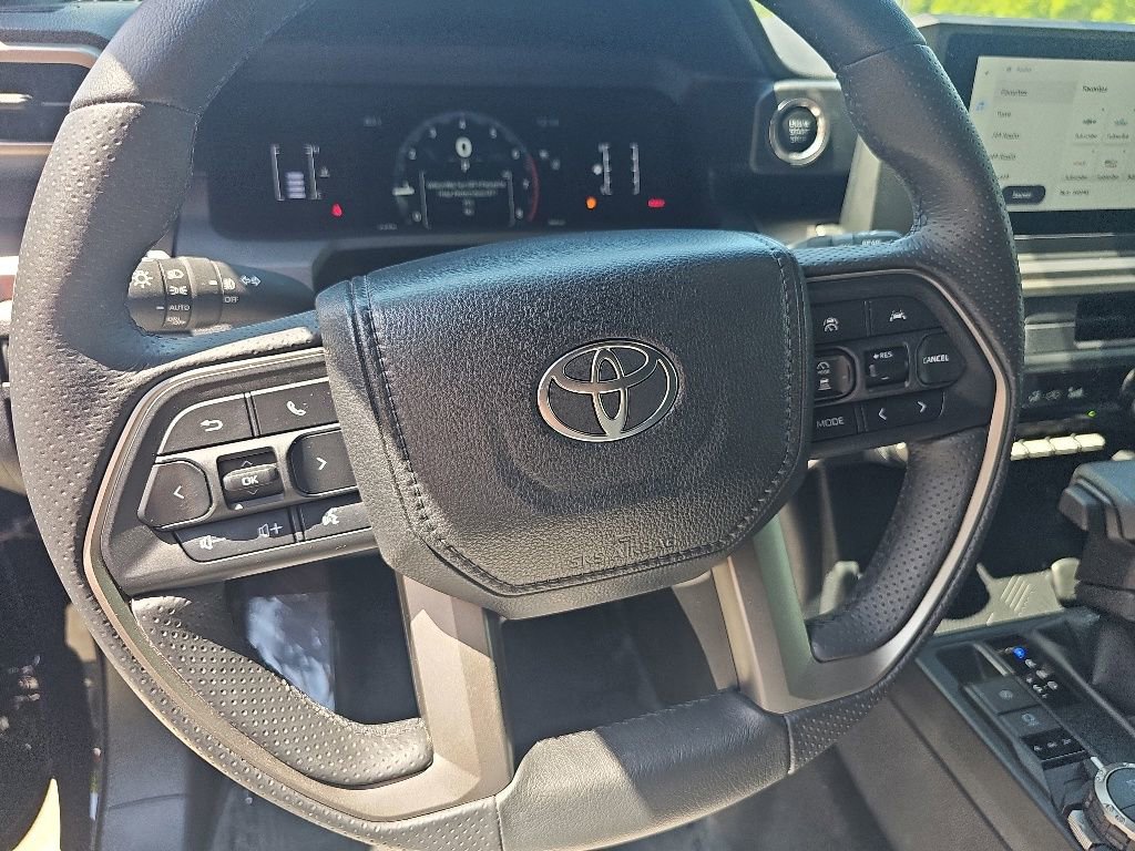 Used 2025 Toyota 4Runner SR5 AWD/4WD image 30