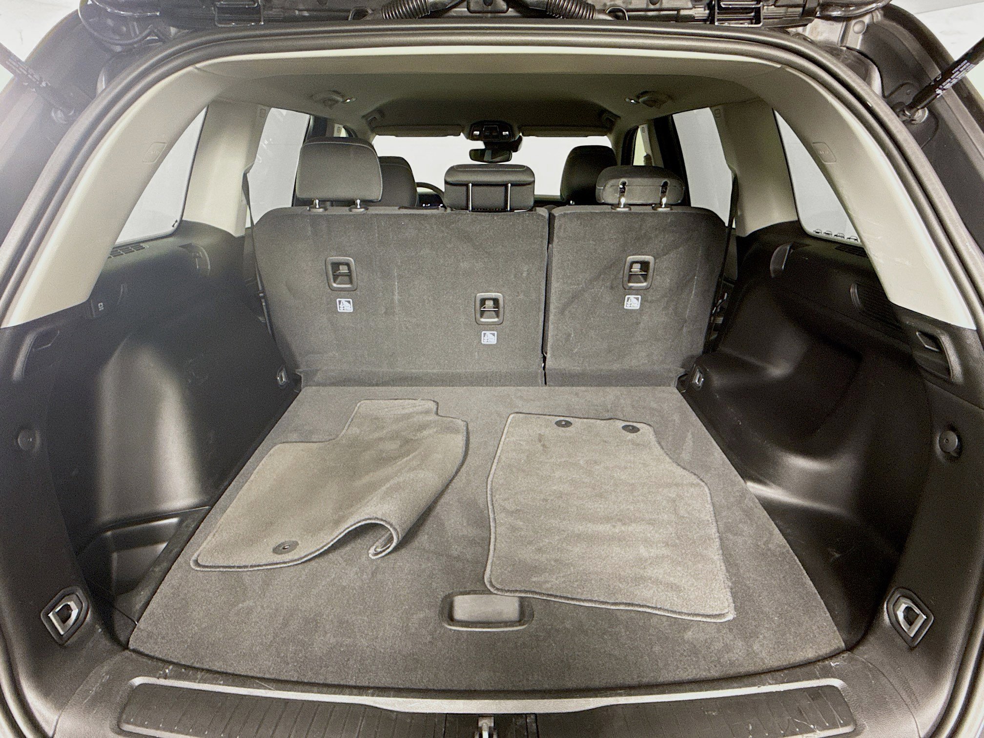 Used 2023 Jeep Grand Cherokee Laredo image 31