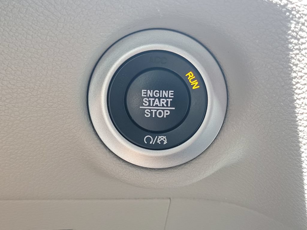 Used 2023 Chrysler Pacifica Touring-L FWD image 30