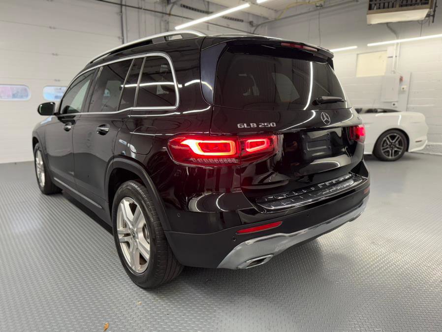 Used 2021 Mercedes-Benz GLB 250 4MATIC image 10