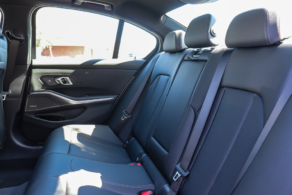 New 2026 BMW 330i Sedan w/ Convenience Package RWD image 18