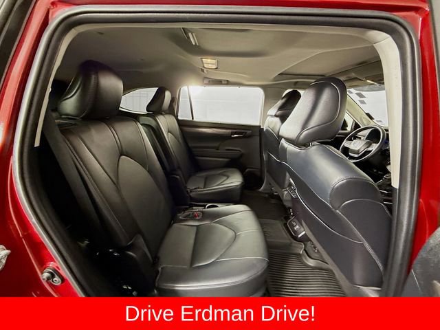 Used 2023 Toyota Highlander Limited image 28