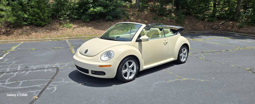 Used 2010 Volkswagen Beetle Convertible FWD image 10