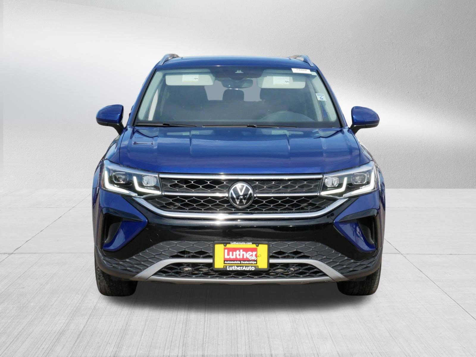 Used 2023 Volkswagen Taos SEL image 2