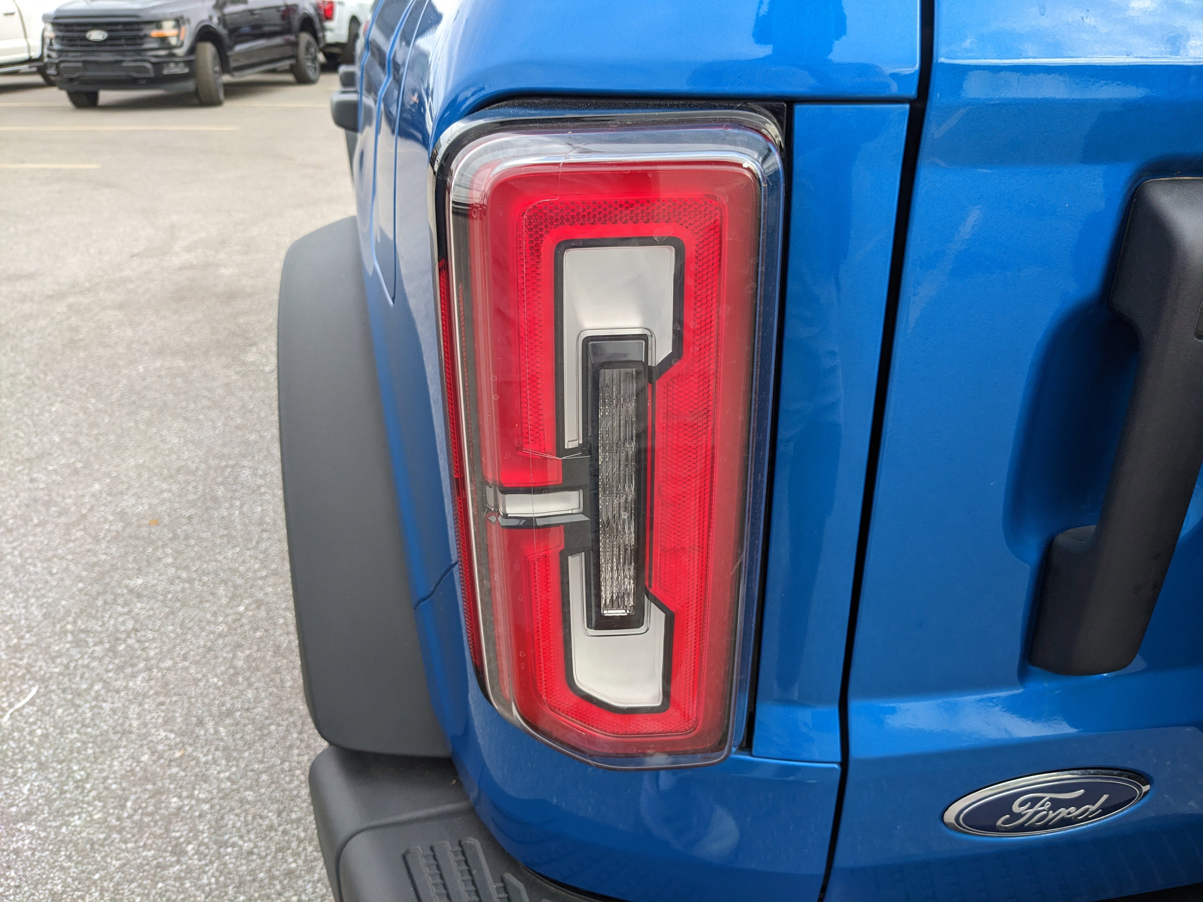 Used 2025 Ford Bronco Badlands image 12