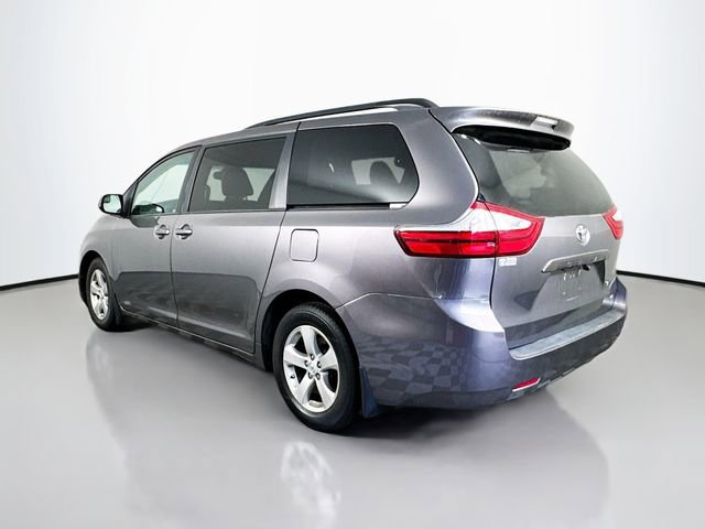 Used 2017 Toyota Sienna LE FWD image 4