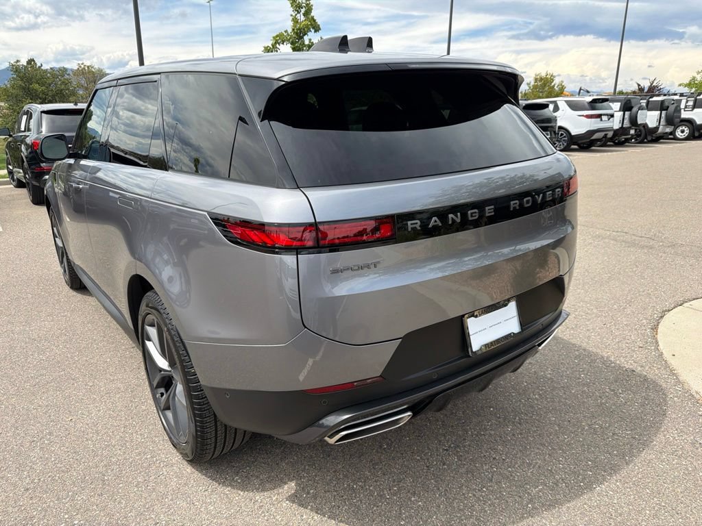 Used 2025 Land Rover Range Rover Sport SE AWD/4WD image 5