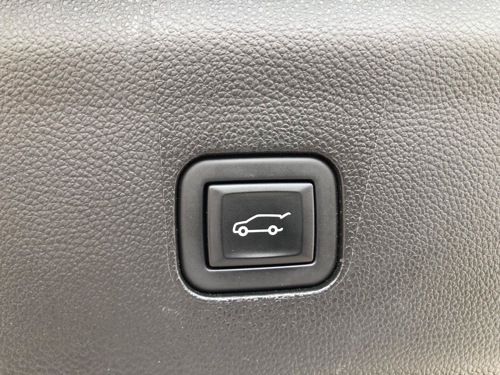 Used 2023 Buick Enclave Premium AWD/4WD image 11