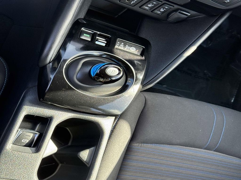 Certified 2025 Nissan Leaf SV Plus image 27