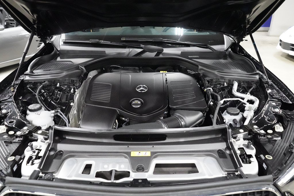 Used 2024 Mercedes-Benz GLC 300 4MATIC image 30