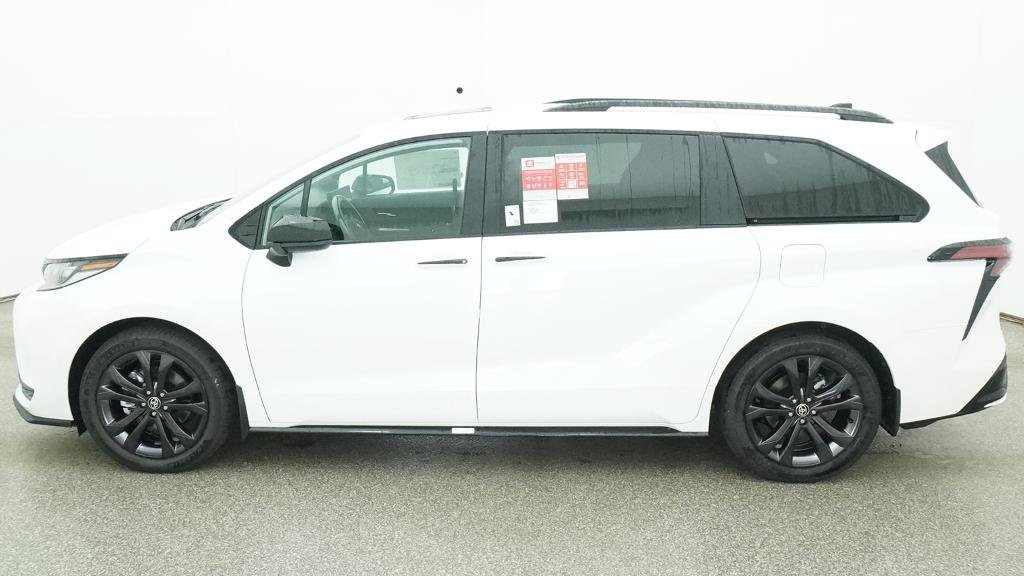 New 2026 Toyota Sienna XSE FWD image 3