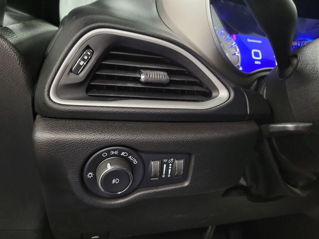 Used 2020 Chrysler Pacifica Touring-L w/ Advanced Safetytec Group image 19