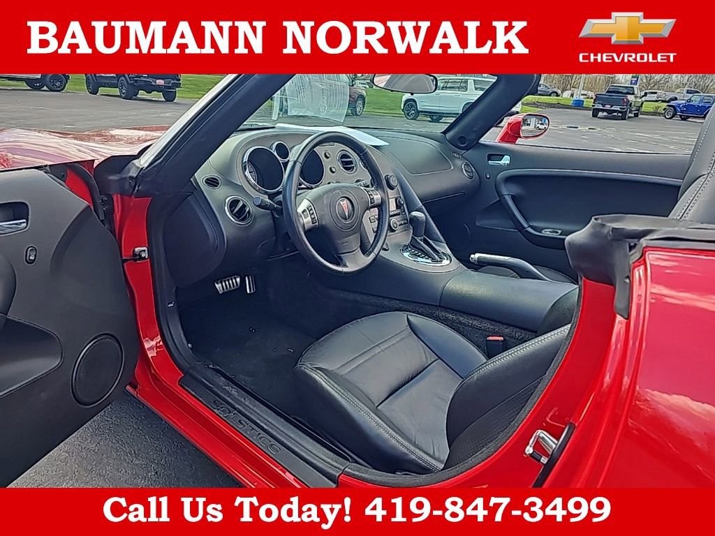 Used 2007 Pontiac Solstice Convertible w/ Premium Package RWD image 3