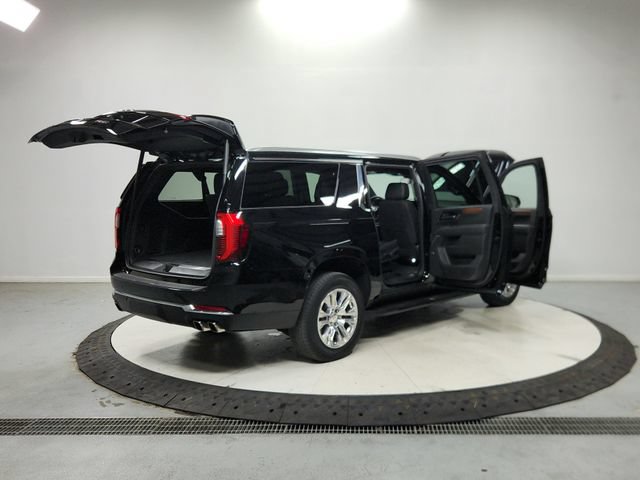 Used 2025 GMC Yukon XL Denali AWD/4WD image 16