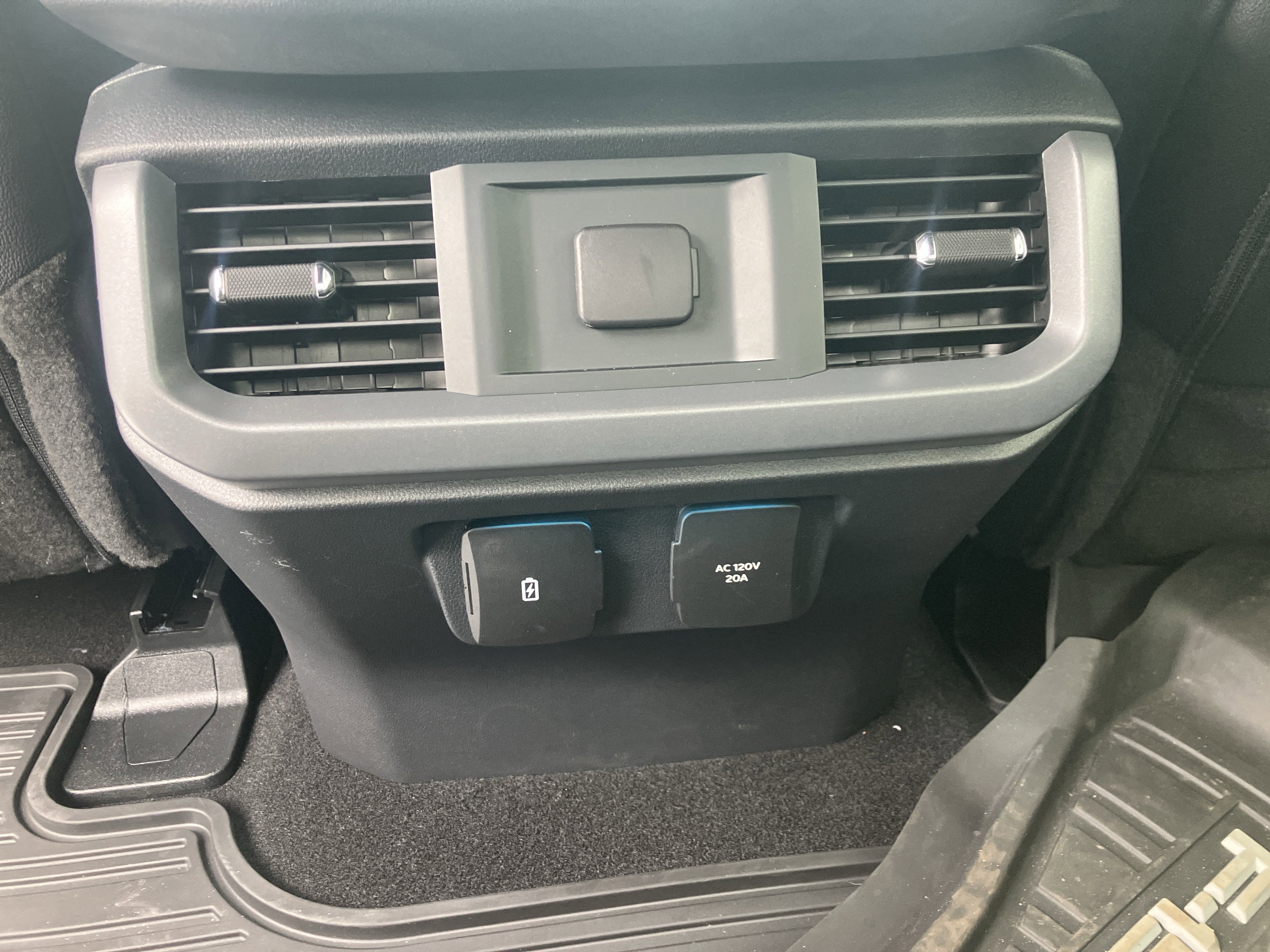 Certified 2025 Ford F150 Lariat w/ Equipment Group 501A Mid image 15