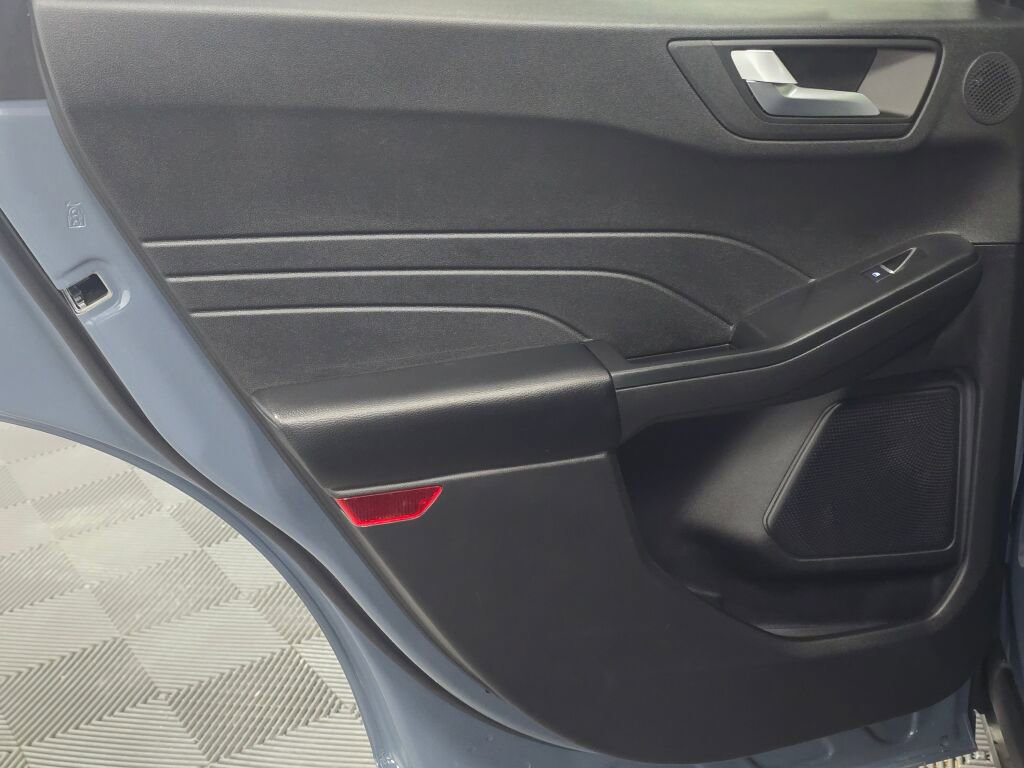 Used 2025 Ford Escape Platinum w/ Premium Technology Package image 19