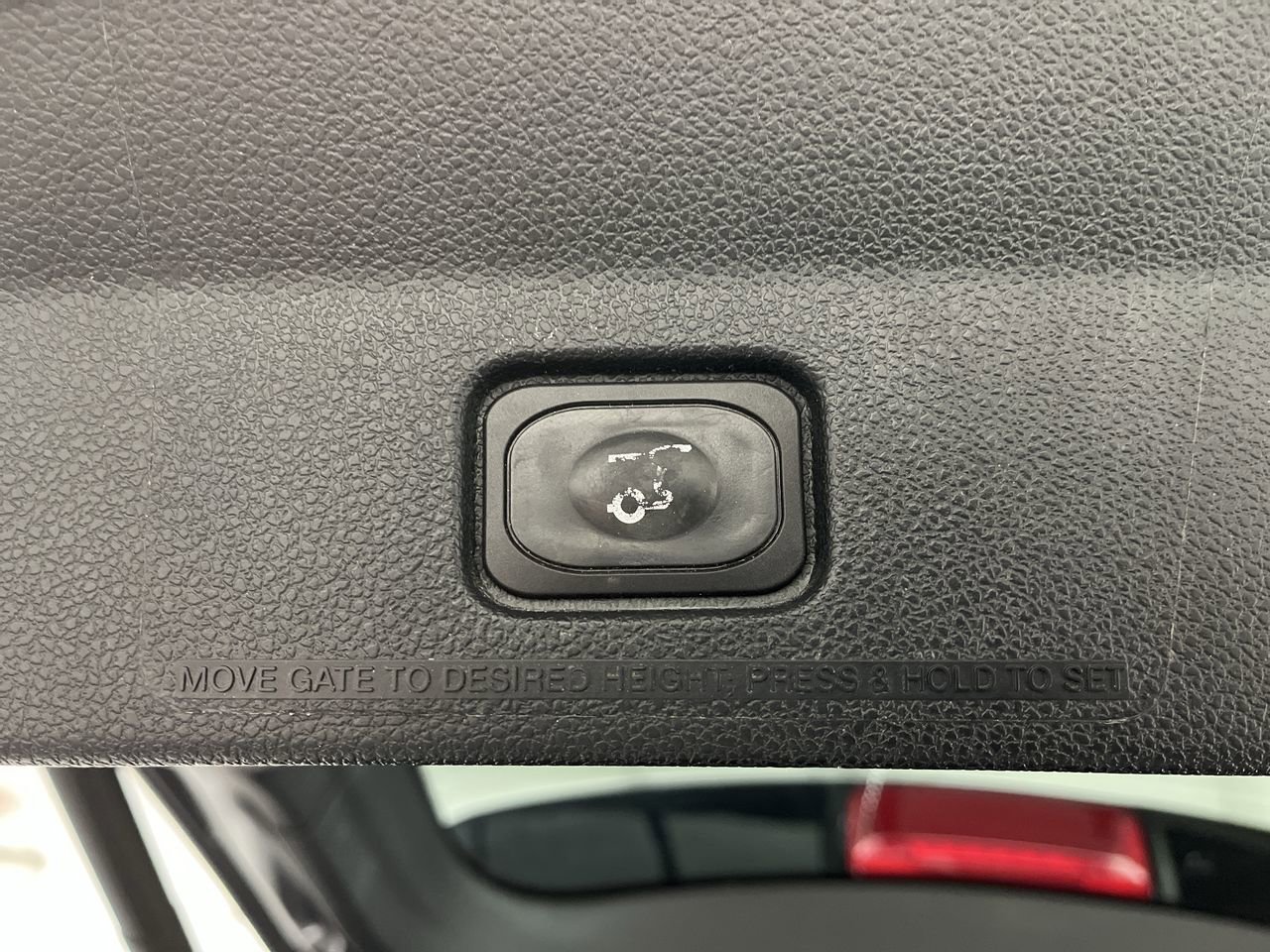 Used 2018 Ford Explorer XLT w/ Equipment Group 202A AWD/4WD image 33