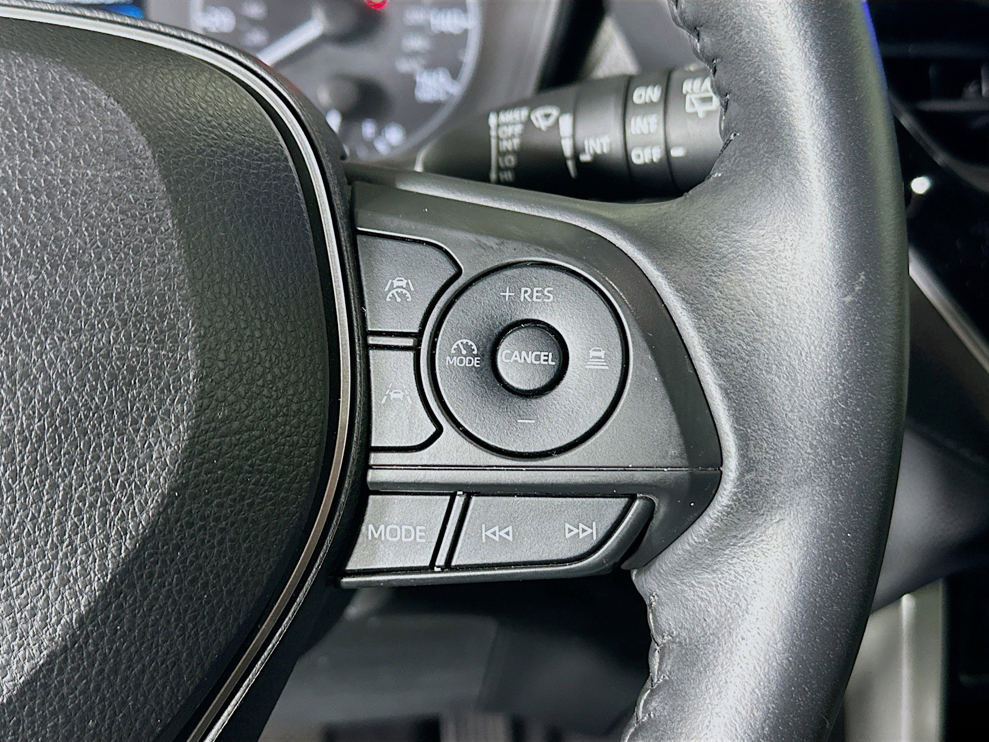 Used 2023 Toyota Corolla Cross LE w/ Moonroof Package image 17