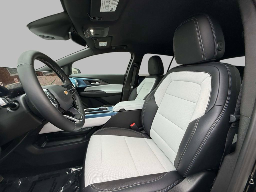 Used 2025 Chevrolet Equinox EV LT image 2