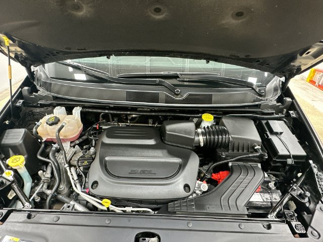 Used 2024 Chrysler Pacifica Touring-L FWD image 25