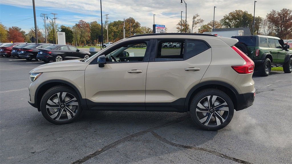 New 2026 Volvo XC40 B5 Ultra w/ Climate Package image 5